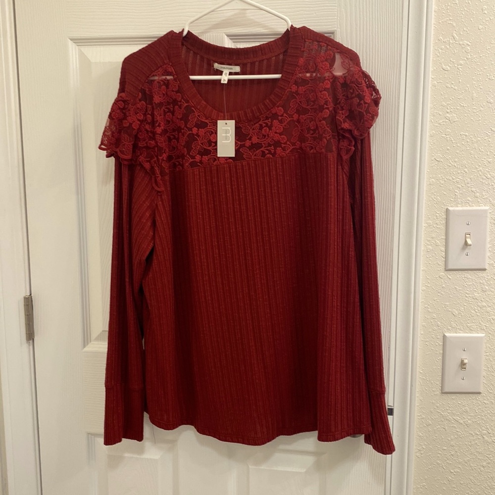 Red top Maurice’s 2x